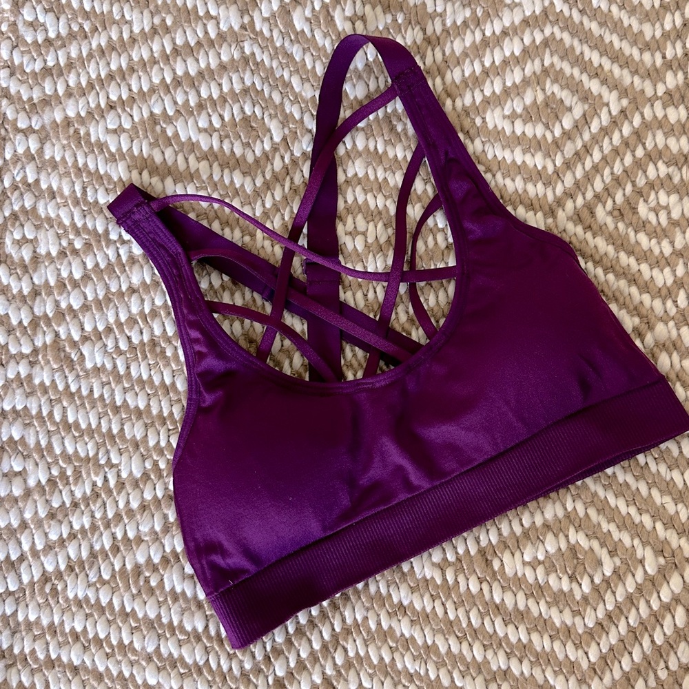 NWOT Victoria’s Secret Sport Plum Size Small Strappy Back Adjustable Sports Bra